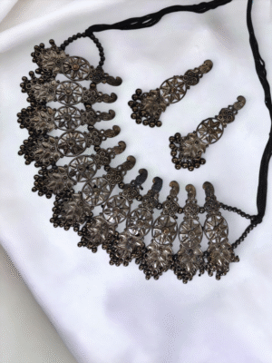 Oxidized necklace set with earrings