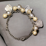 Chunky bracelet with floral detailing