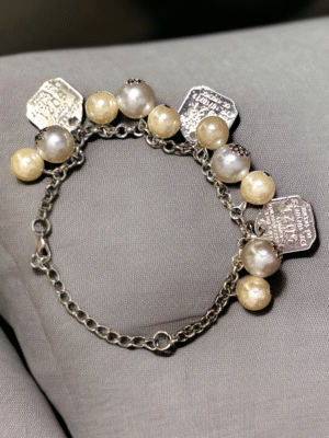 Chunky bracelet with floral detailing