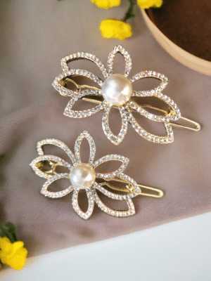 Floral pearl hair clip - dainty and elegant