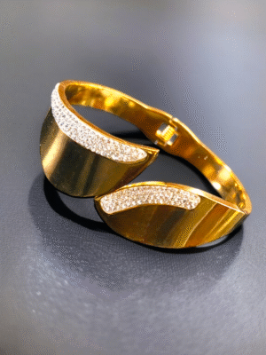 Minimal anti-tarnish bracelet lightweight design