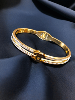 Minimal anti-tarnish bracelet lightweight design