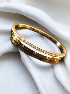 Minimal anti-tarnish bracelet lightweight design