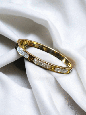 Minimal anti-tarnish bracelet lightweight design