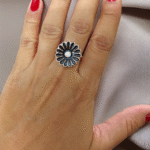 Adjustable daisy floral ring